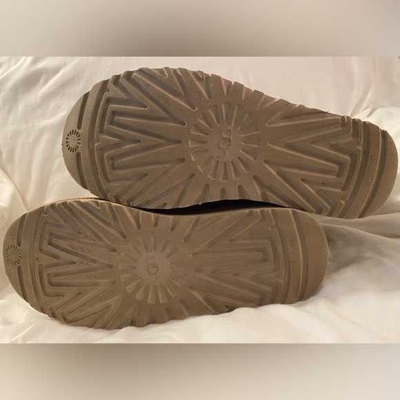 UGG Bailey Bow II Boots - Chestnut Brown (Women’s Size 6) - Picture 8 of 8